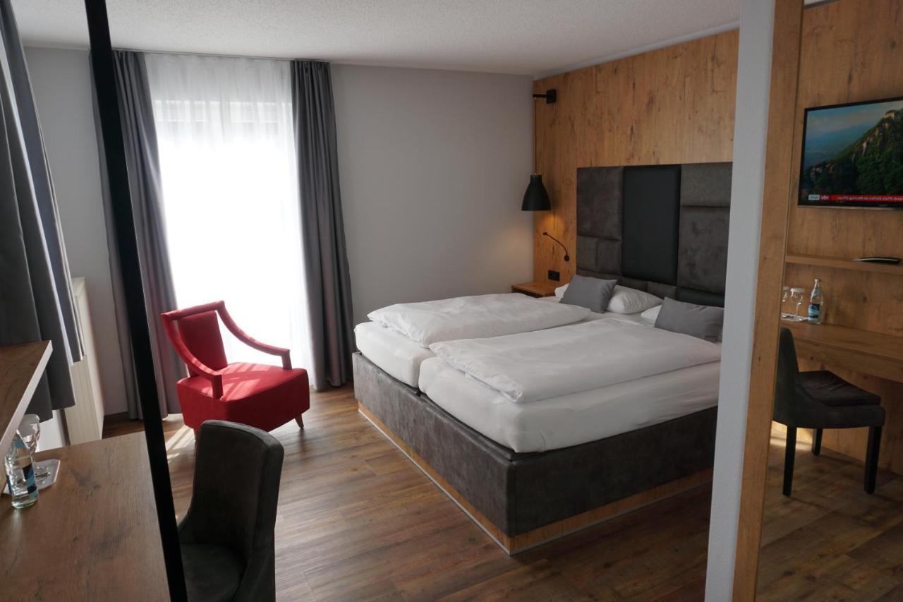 Hotel Gruener Baum Kaufbeuren Buitenkant foto