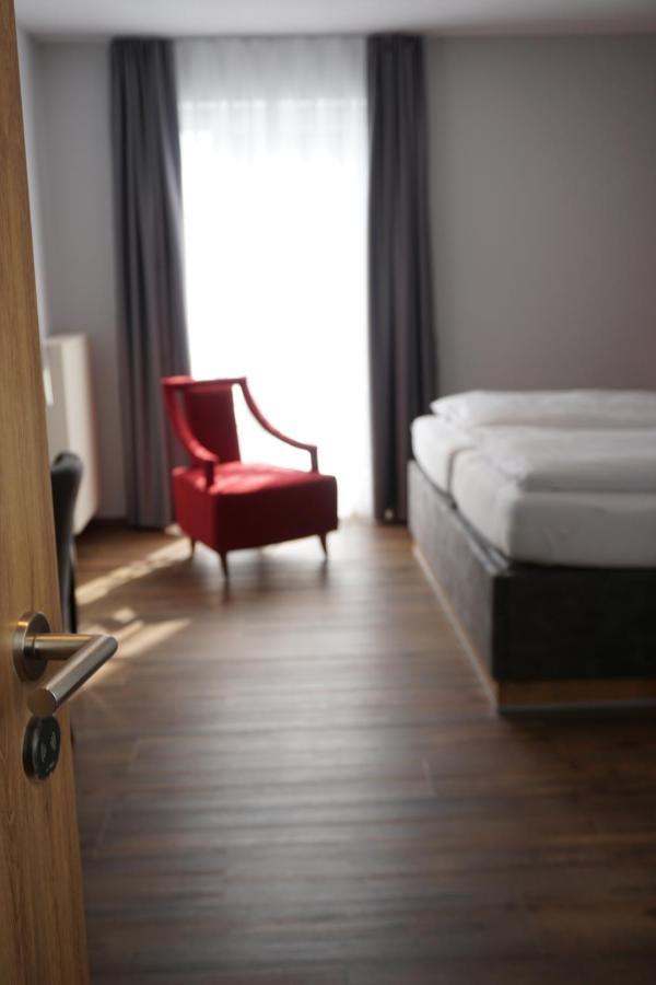 Hotel Gruener Baum Kaufbeuren Buitenkant foto