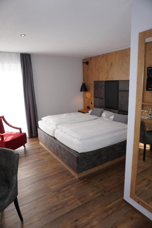 Hotel Gruener Baum Kaufbeuren Buitenkant foto