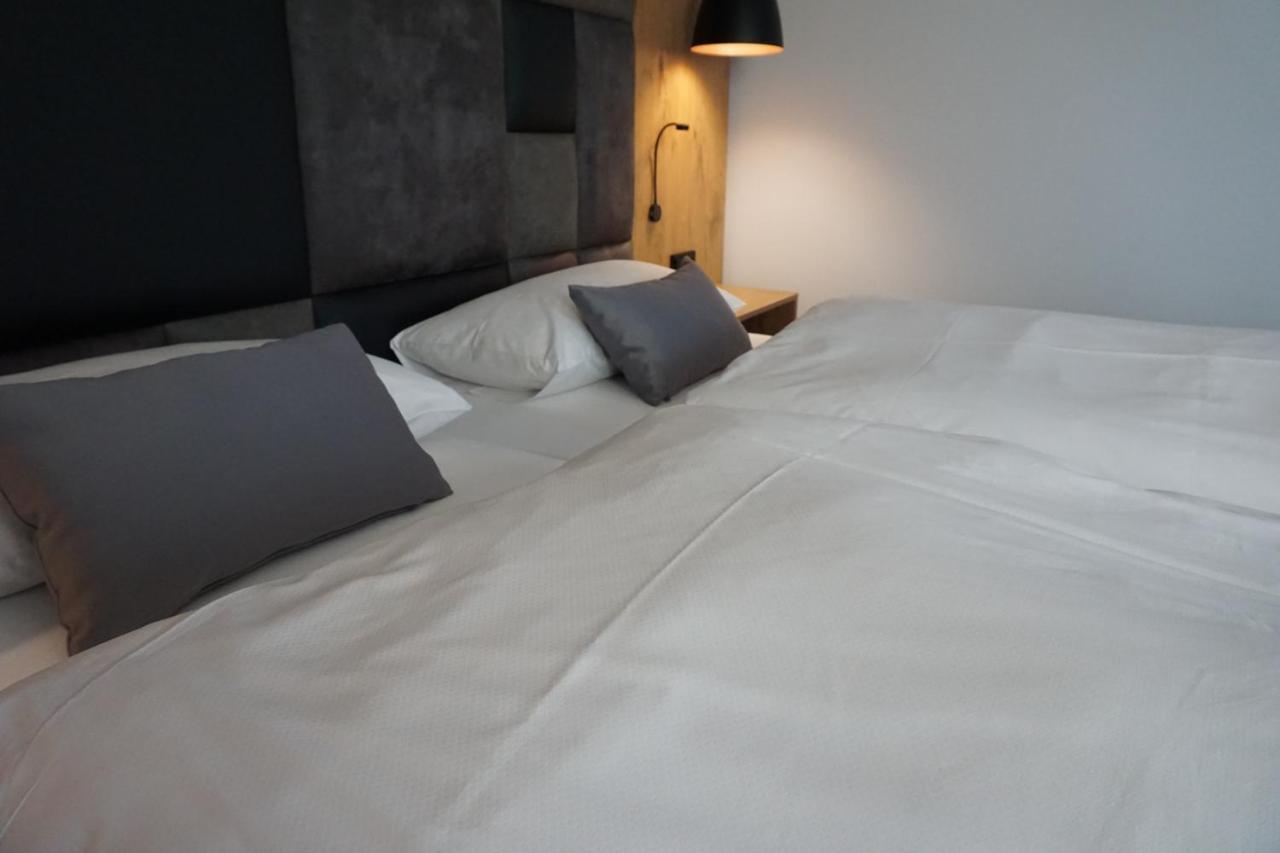 Hotel Gruener Baum Kaufbeuren Buitenkant foto