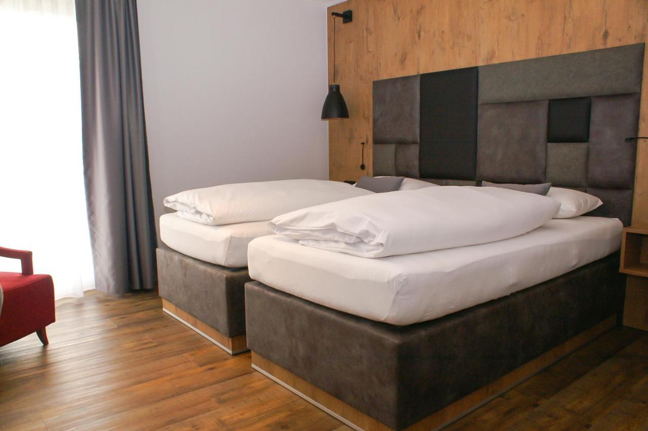 Hotel Gruener Baum Kaufbeuren Buitenkant foto