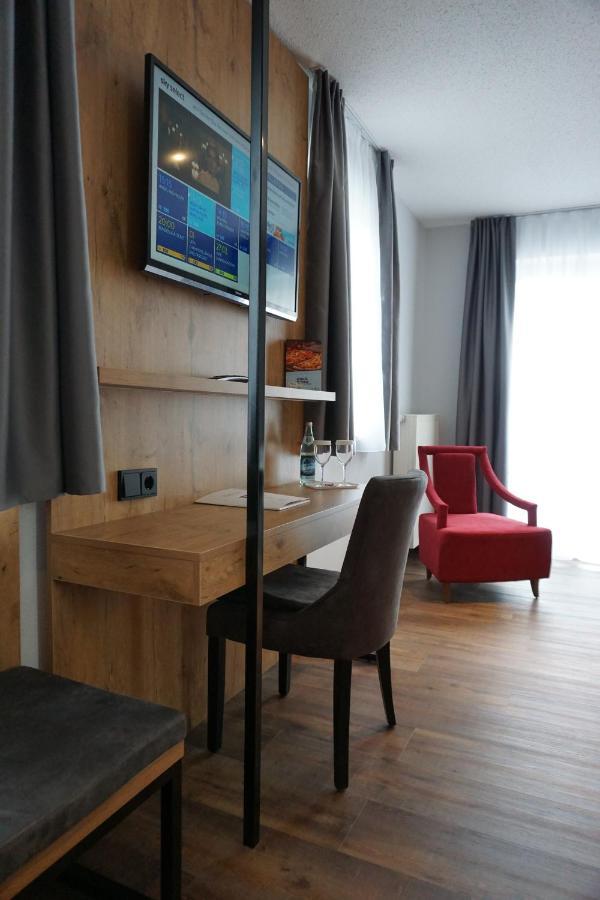 Hotel Gruener Baum Kaufbeuren Buitenkant foto